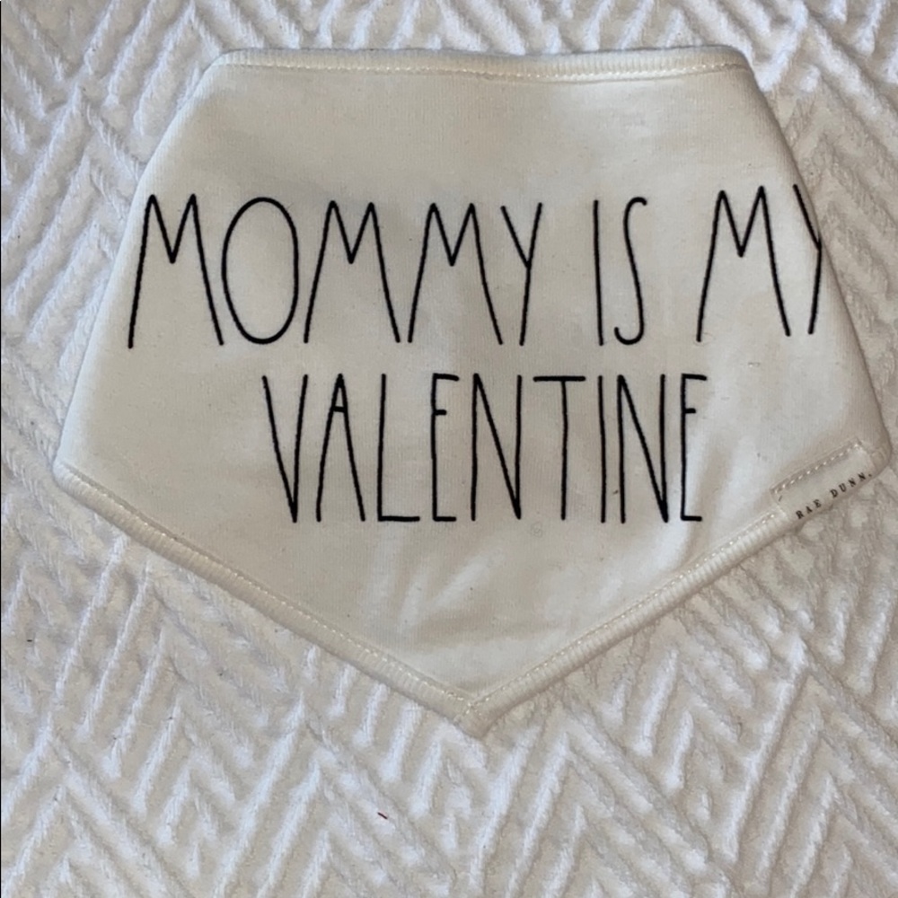 😍MOMMY IS MY VALENTINE BANDANA BIB😍RAE DUNN